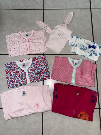 Lot en excellent état proche du neuf taille 1 mois