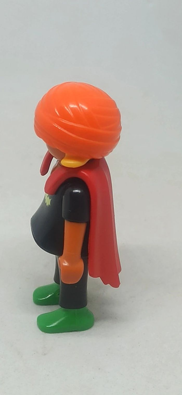 Fille enfant déguisée avec cape rouge playmobil - photo numéro 4