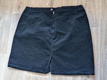 Jupe courte en velours côtelé noir Anne Weyburn taille 46