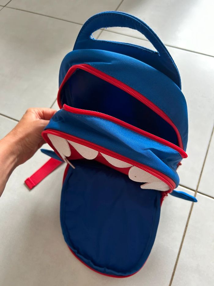 Petit sac d’école requin en relief - photo numéro 3