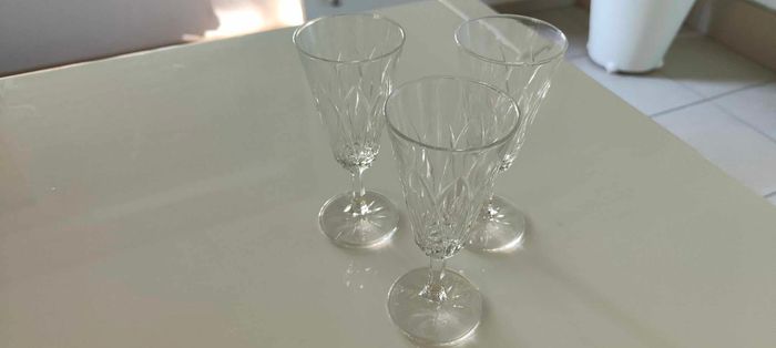3 flutes à champagne en verre taillé - photo numéro 3