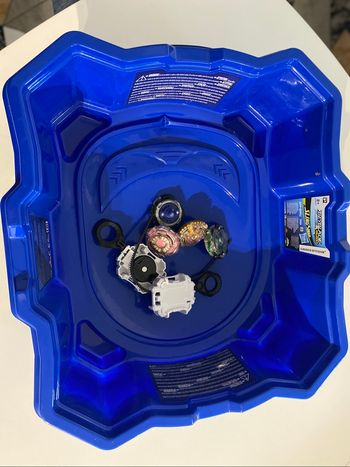 L’Arene Beyblade Toupies et lanceurs