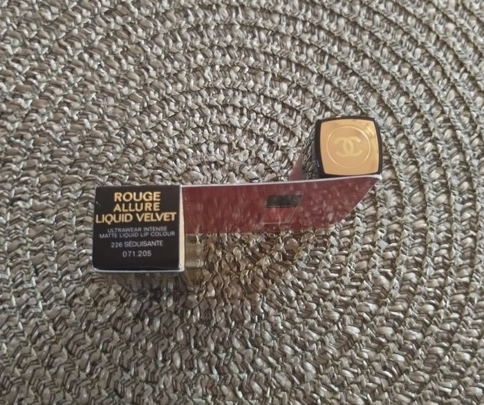 💄 Rouge à lèvres Rouge Allure Liquid Velvet - Neuf ⭐ - photo numéro 4