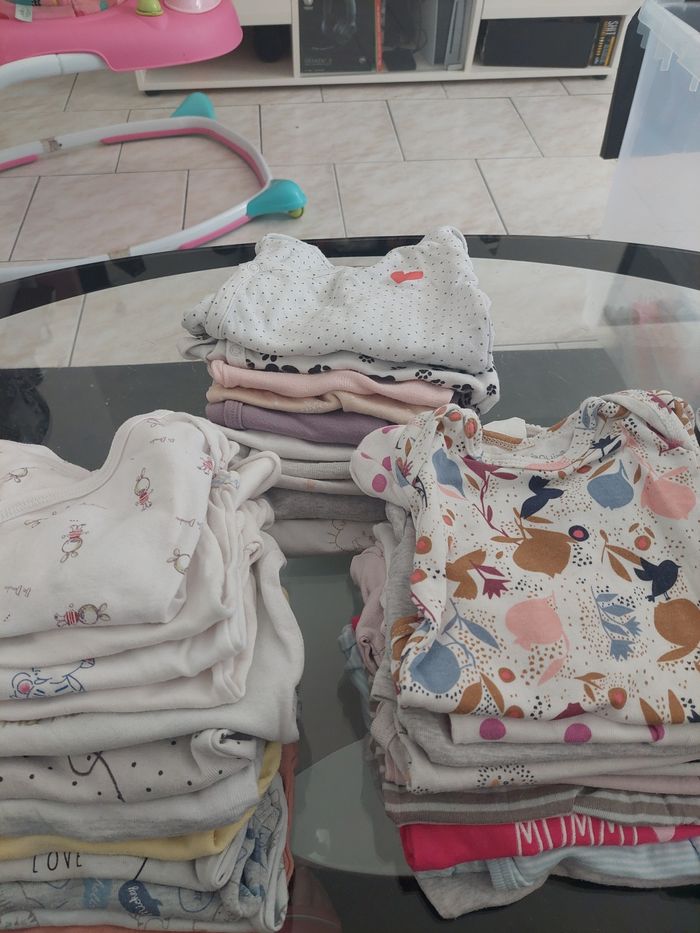 Lot 30 bodies 3 mois