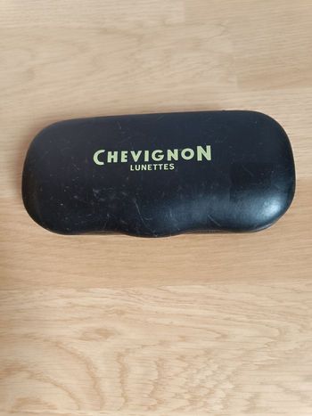Etui à lunettes noir "Chevignon"