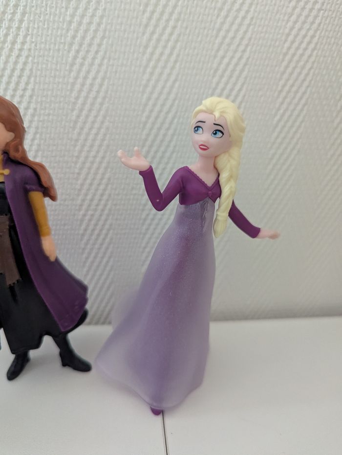 Lot de figurines Disney la reine des neiges Elsa, Anna et Sven - photo numéro 3