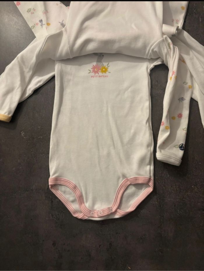 Lot de 3 bodies, filles (18 mois),petit bateau - photo numéro 3