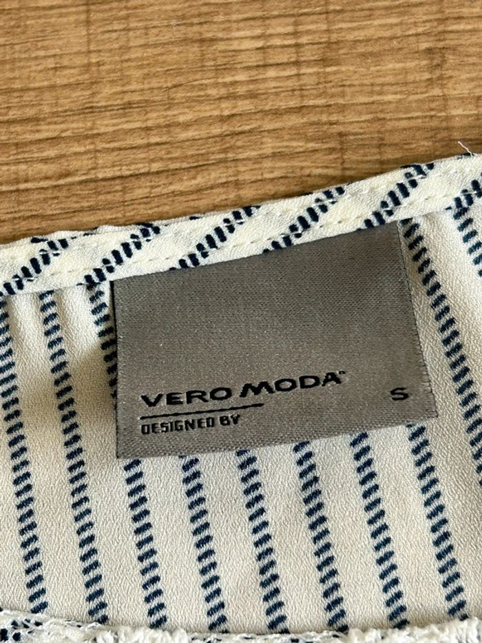 Blouse blanche et bleue avec dentelle Vero Moda taille S jamais portée - photo numéro 14
