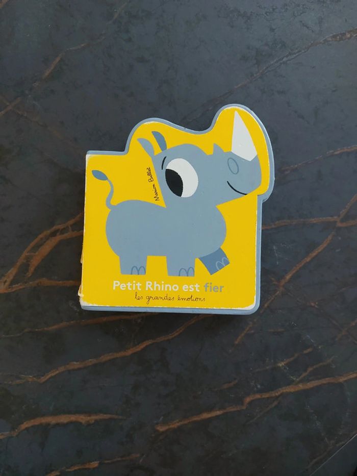 Livre petit rhino est fier