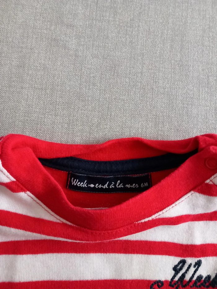 Tee-shirt rouge à rayures 6 mois Excellent état - photo numéro 3