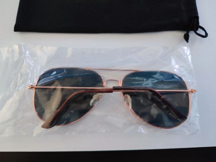 Lunette de soleil - photo numéro 2
