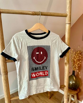 🍁 Teeshirt blanc smiley world taille 6 ans 🍁