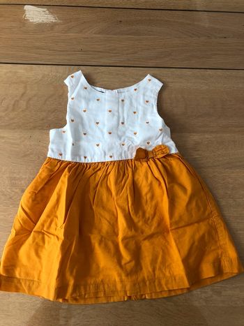 Robe blanche et moutarde kiabi