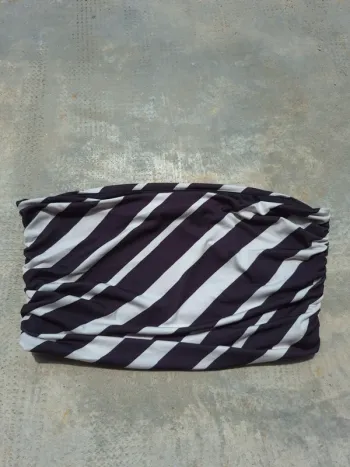 Haut bandeau sans bretelles à grosses rayures noir et blanc