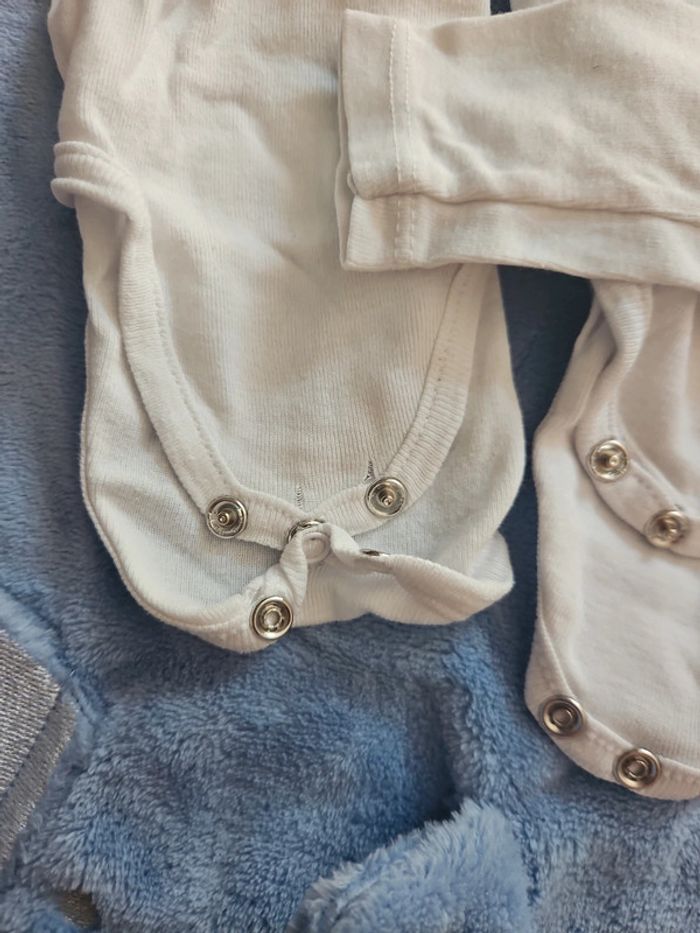 Bodies 1 mois - photo numéro 2