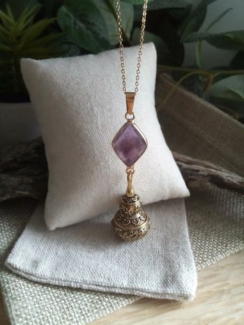 Collier pendentif bouddhiste et pierre naturelle d'améthyste 💜.