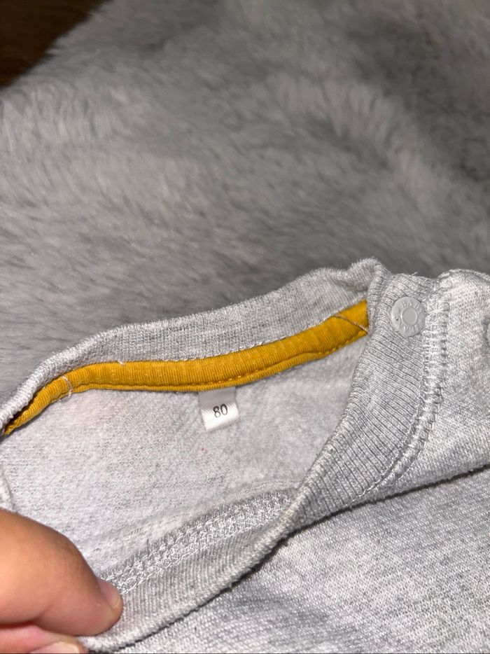 Petit pull gris - 12 mois - photo numéro 3