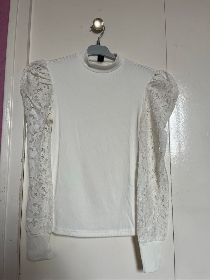 Tee shirt blanc dentelle épaulettes