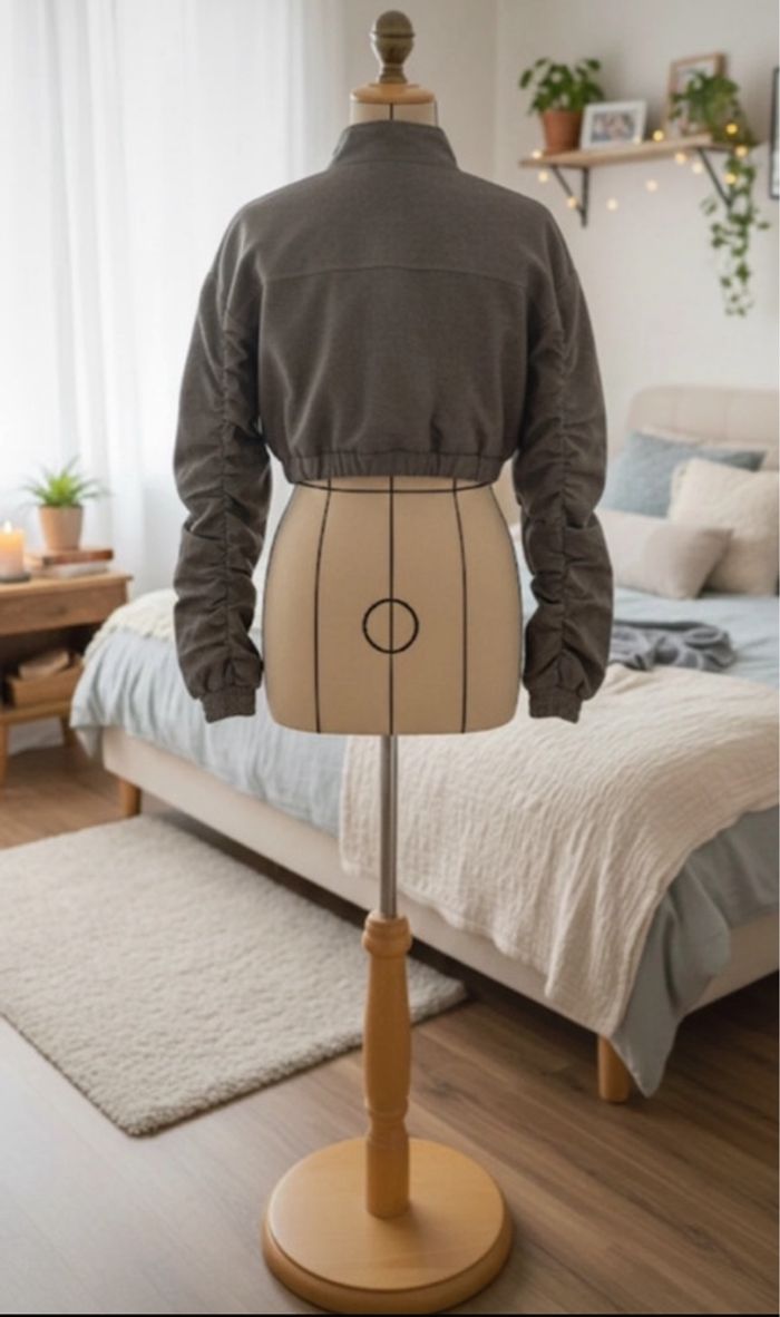 Veste Courte PrettyLittleThing (PLT) - Gris Foncé - NEUVE avec Étiquette - photo numéro 2