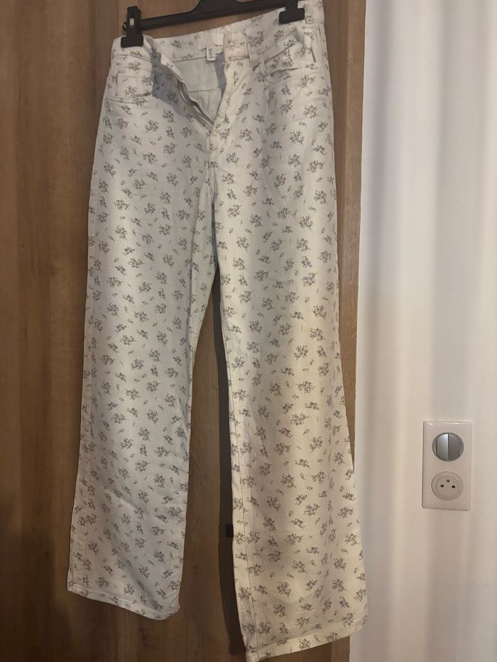 Jean blanc à fleurs
