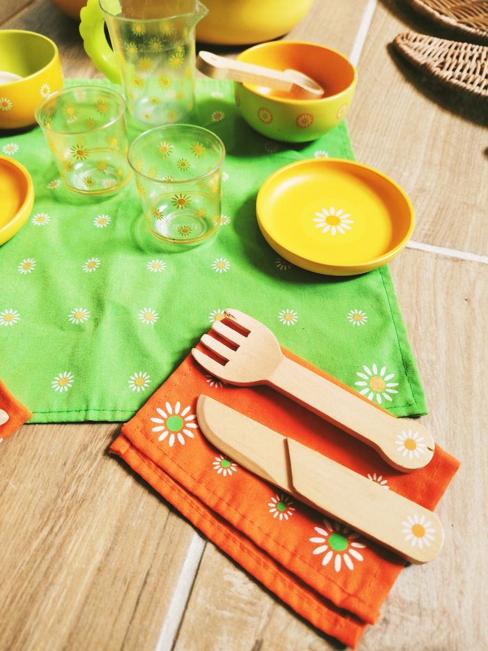 🧺Dinette panier pique nique vaisselles en bois et plastique marque Djeco - photo numéro 3