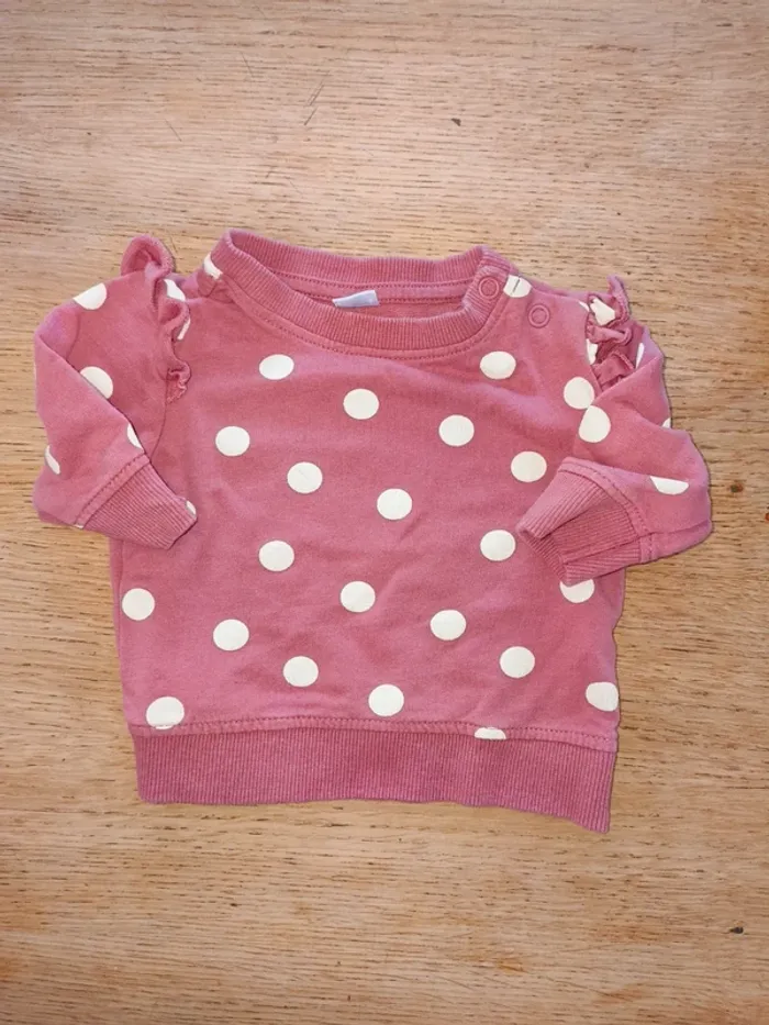 Pull rose très jolie fille 1 mois Zeeman 1 euro excellent état