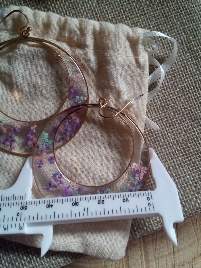 Boucles d'oreilles fleurs violettes - photo numéro 3