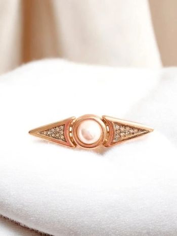 Broche vintage doré classique