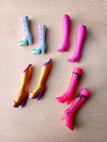 Lot de 4 paires de bottes & cuissardes pour poupée Barbie