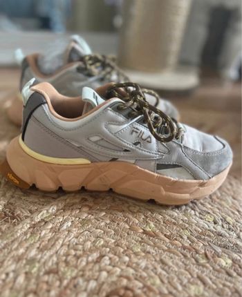 Basket fila femme édition limitée pointure 37