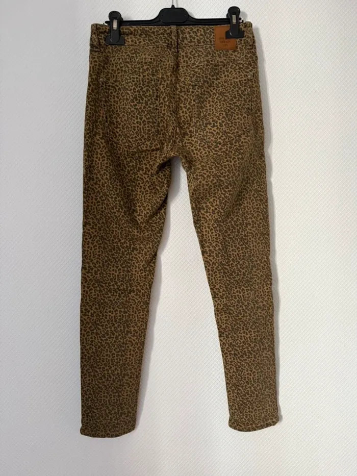 Jean léopard en très bon état taille 36 Zara - photo numéro 2