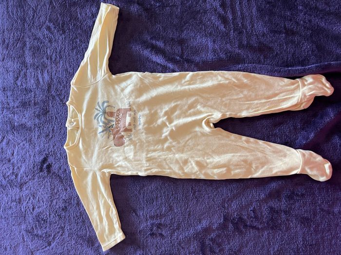 Lot de 4 pyjamas bébé taille 6 et 9 mois diverses marques - photo numéro 2