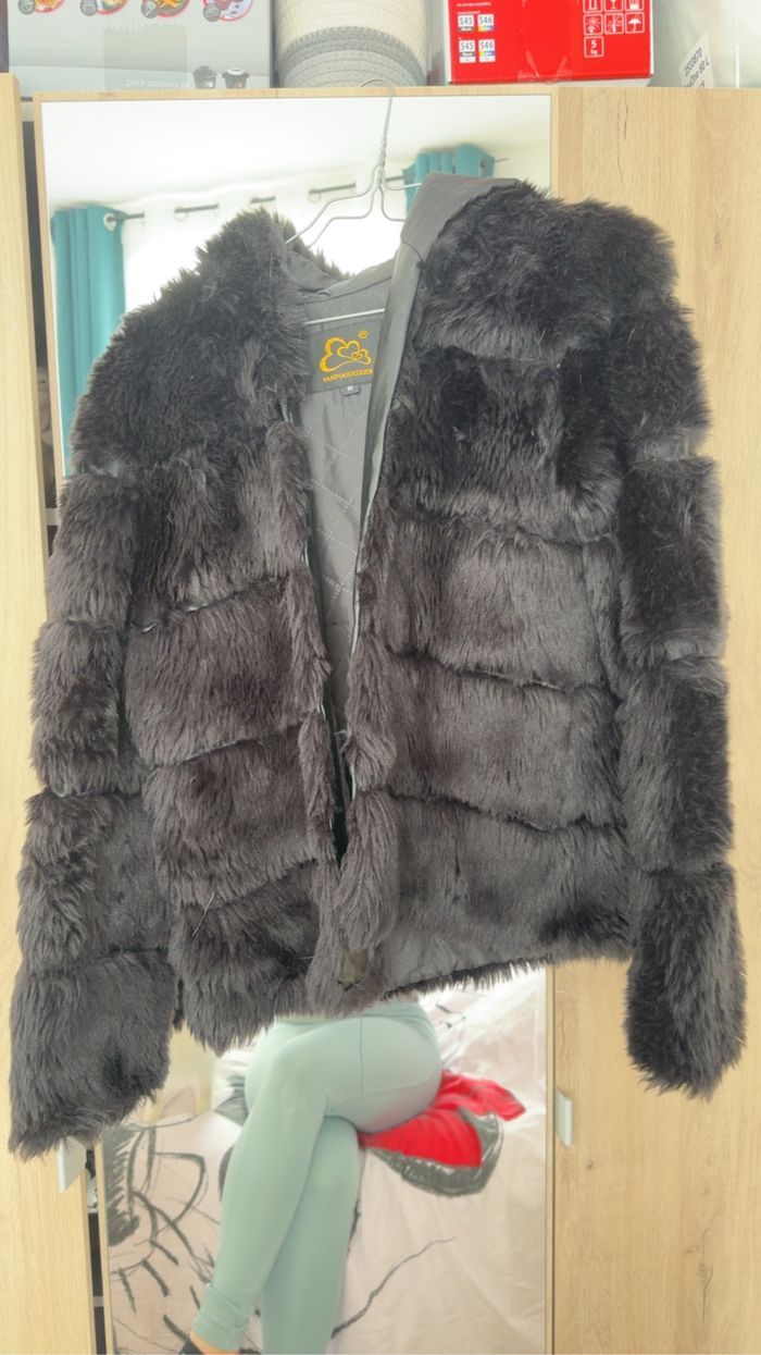 Manteau fausse fourrure - photo numéro 1