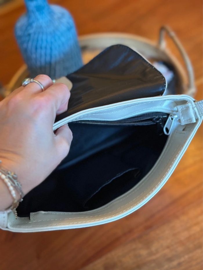 Sac bandoulière en cuir blanc crème cercle argenté – Vintage Made in France - photo numéro 9