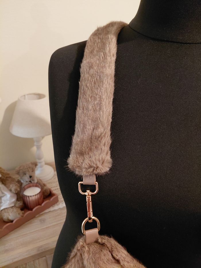 Banane XL en fourrure - photo numéro 3