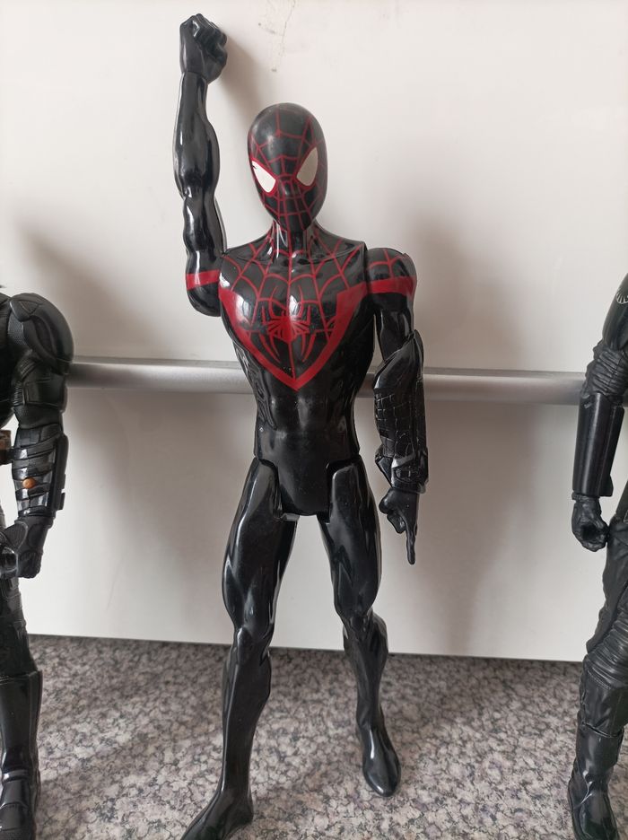 Spider man figurine