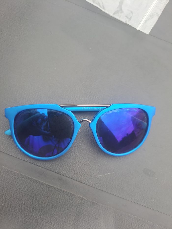 Lunettes de soleil "CE"
