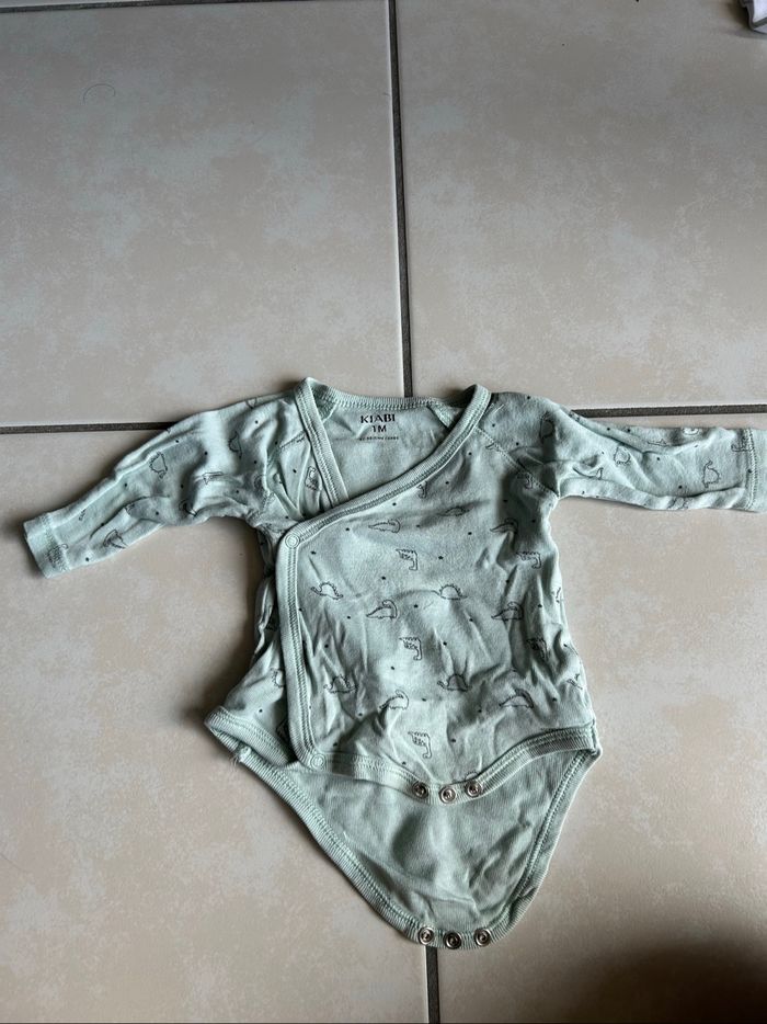 Lot bodies 1 mois - photo numéro 2