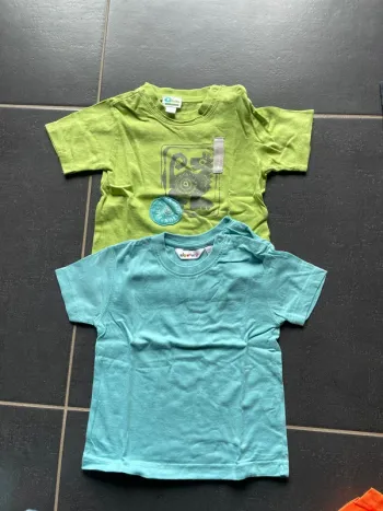 Lot 2 t shirts