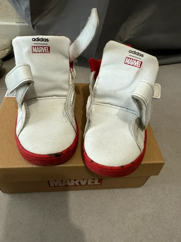 Baskets adidas Marvel 26,5 - photo numéro 2