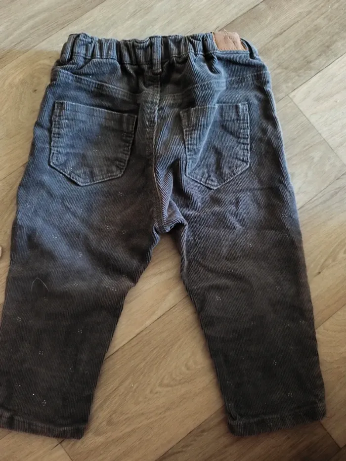 Jean velours a fleurs taille 9-12 mois marque Zara - photo numéro 4