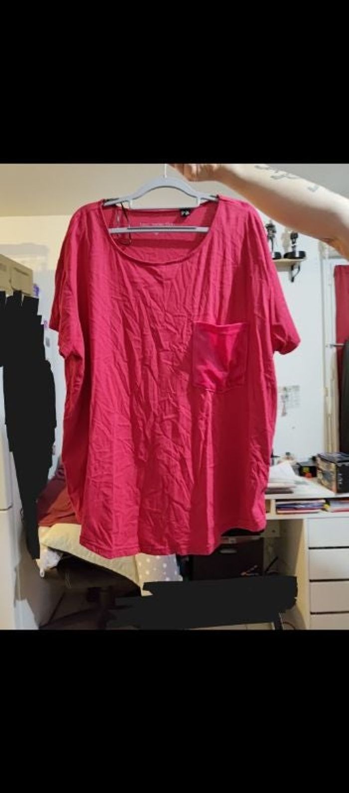 Tee shirt rouge avec poche en velours