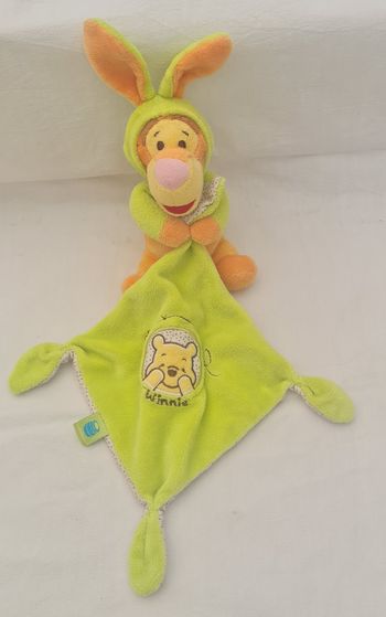 Doudou Tigrou déguisé en lapin avec mouchoir Winnie l'ourson- Disney