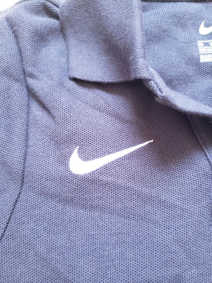 Polo Nike 7ans neuf - photo numéro 2