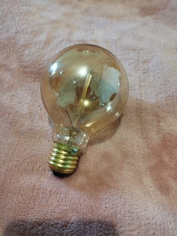 Ampoule design jaune