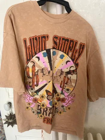 Tee-Shirt Marron Avec Motifs