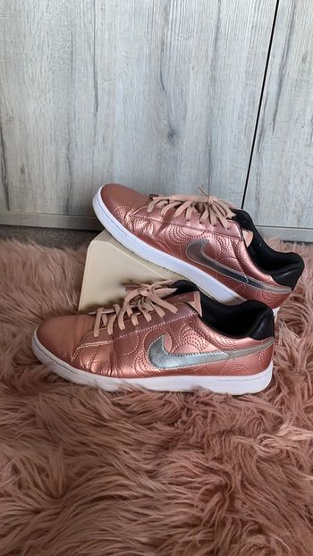 NIke Tennis Classic Metallic rose gold 🌸 Pt 40