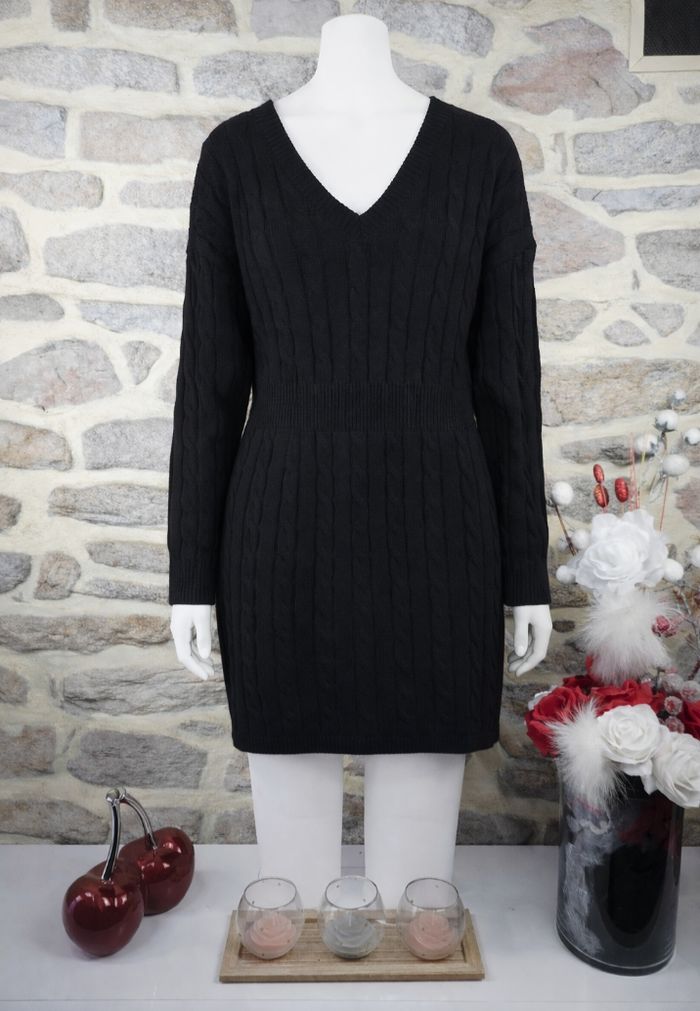 Robe pull en tricot maille torsadée noire Femme taille 52 marque Boohoo 🪷 - photo numéro 1