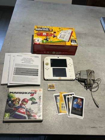 Console Nintendo 2DS + 10 jeux vidéos divers + manette switch 