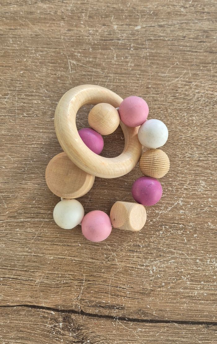 Lot hochets bois et silicone - photo numéro 5